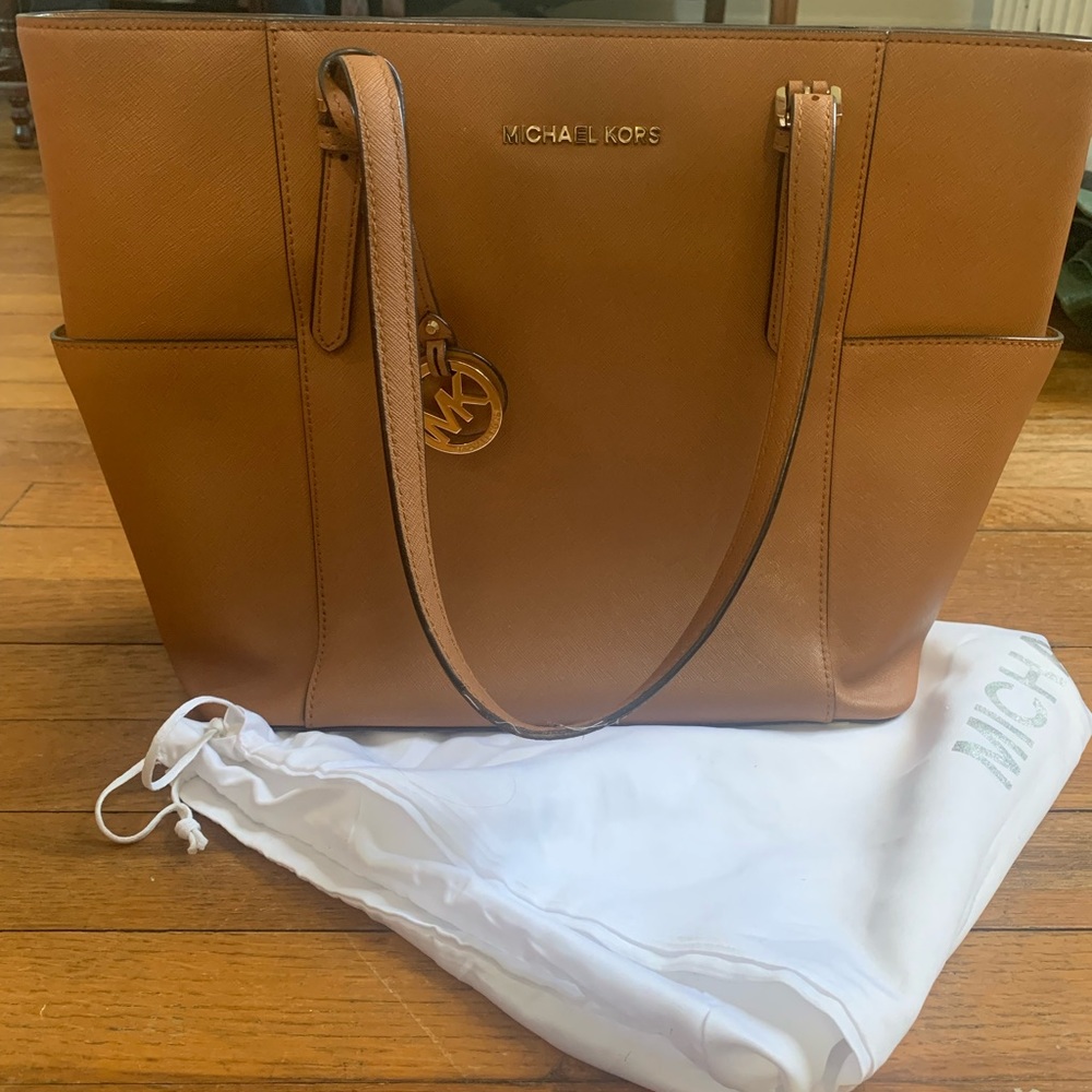 Micheal Kors camel purse